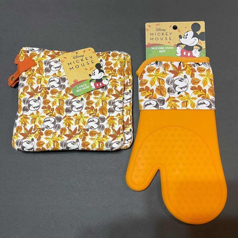 Disney Mickey Mouse Fall Design Silicone Oven Mitt and 2 Hot Pads NWT